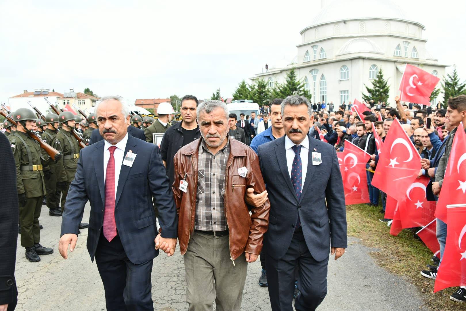 Şehidimizi vatan toprağına verdik